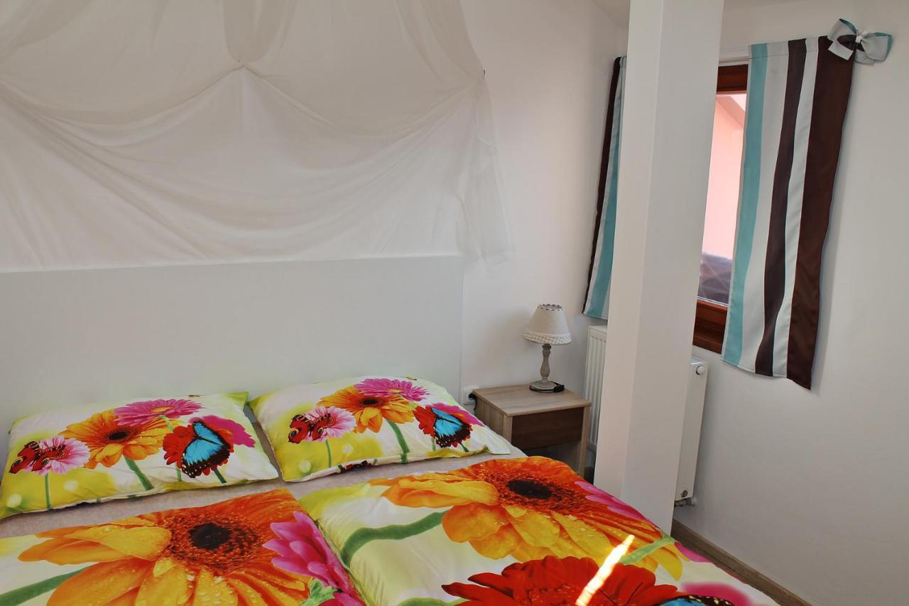 Appartement Attic With Parking, Near The Center Of Cb - 110M2 à Ceske Budejovice Extérieur photo