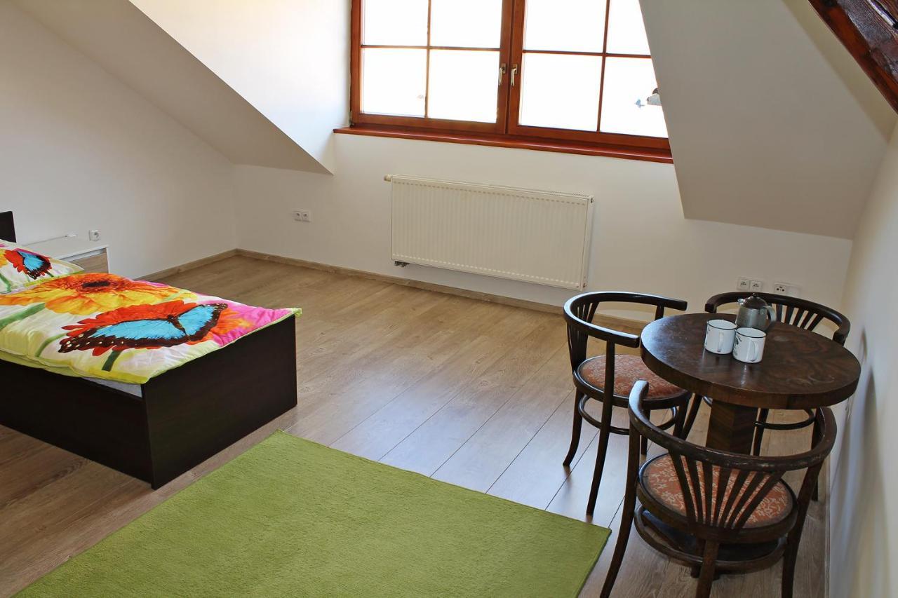 Appartement Attic With Parking, Near The Center Of Cb - 110M2 à Ceske Budejovice Extérieur photo