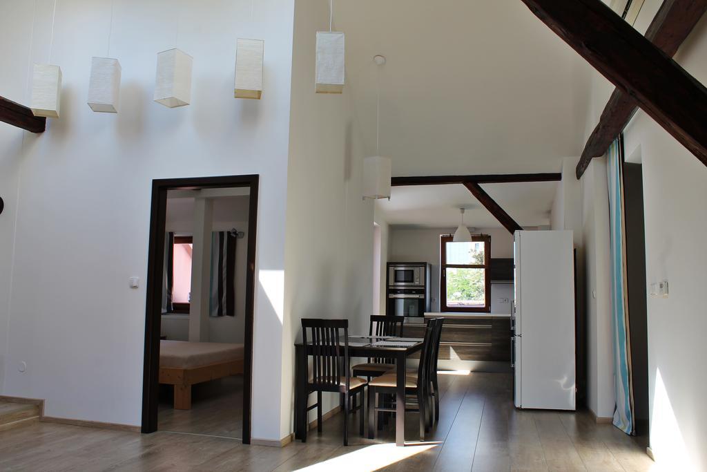 Appartement Attic With Parking, Near The Center Of Cb - 110M2 à Ceske Budejovice Extérieur photo